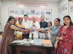 आंगनबाड़ी कार्यकत्रियों ने बकाया मानदेय मिलने पर किया मोर्चा अध्यक्ष नेगी का अभिनंदन